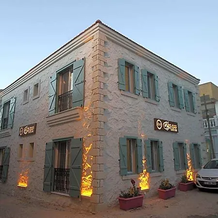 Alya Mou Butik Çeşme