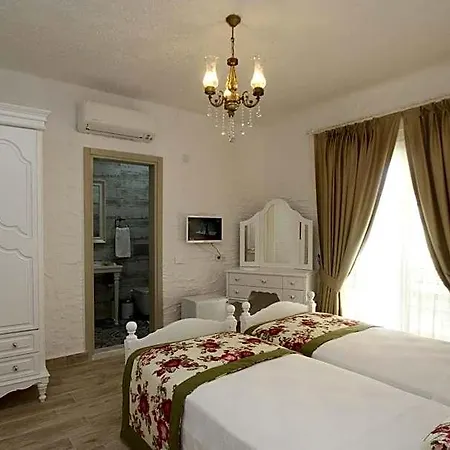 Alya Mou Butik Çeşme