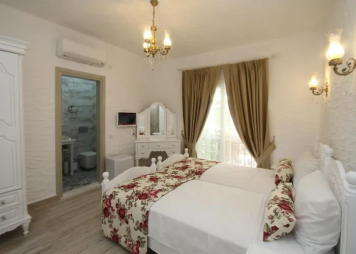 Alya Mou Butik * Кешме