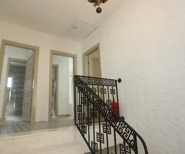 Alya Mou Butik Кешме