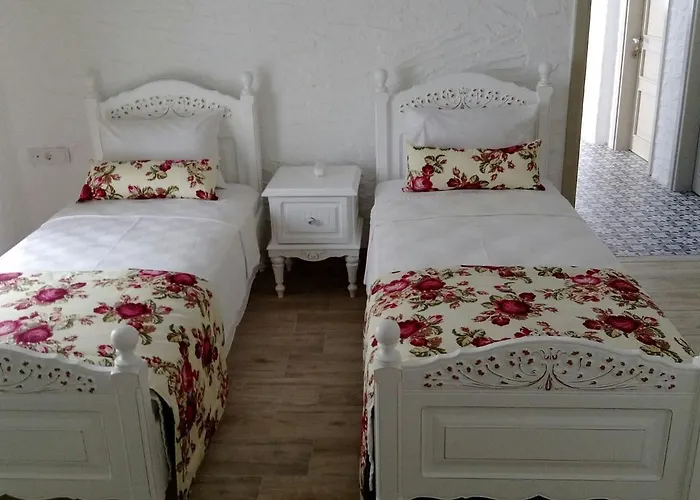 Alya Mou Butik Кешме